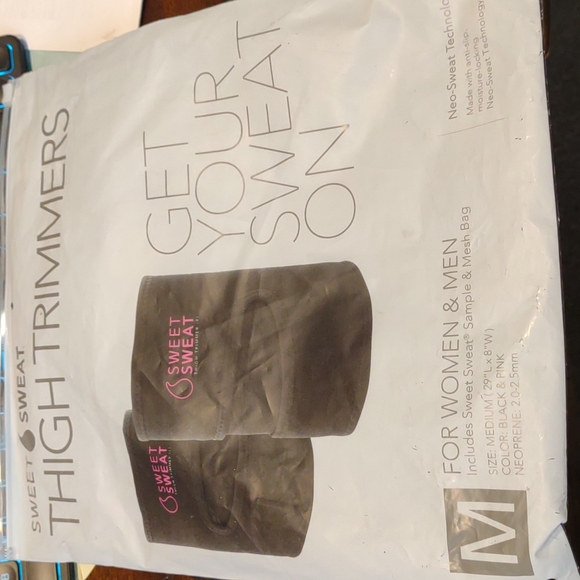 NWT Sweet Sweat Thigh Trimmer UNISEX Size M  WITH CLEANING BAG - Picture 10 of 12